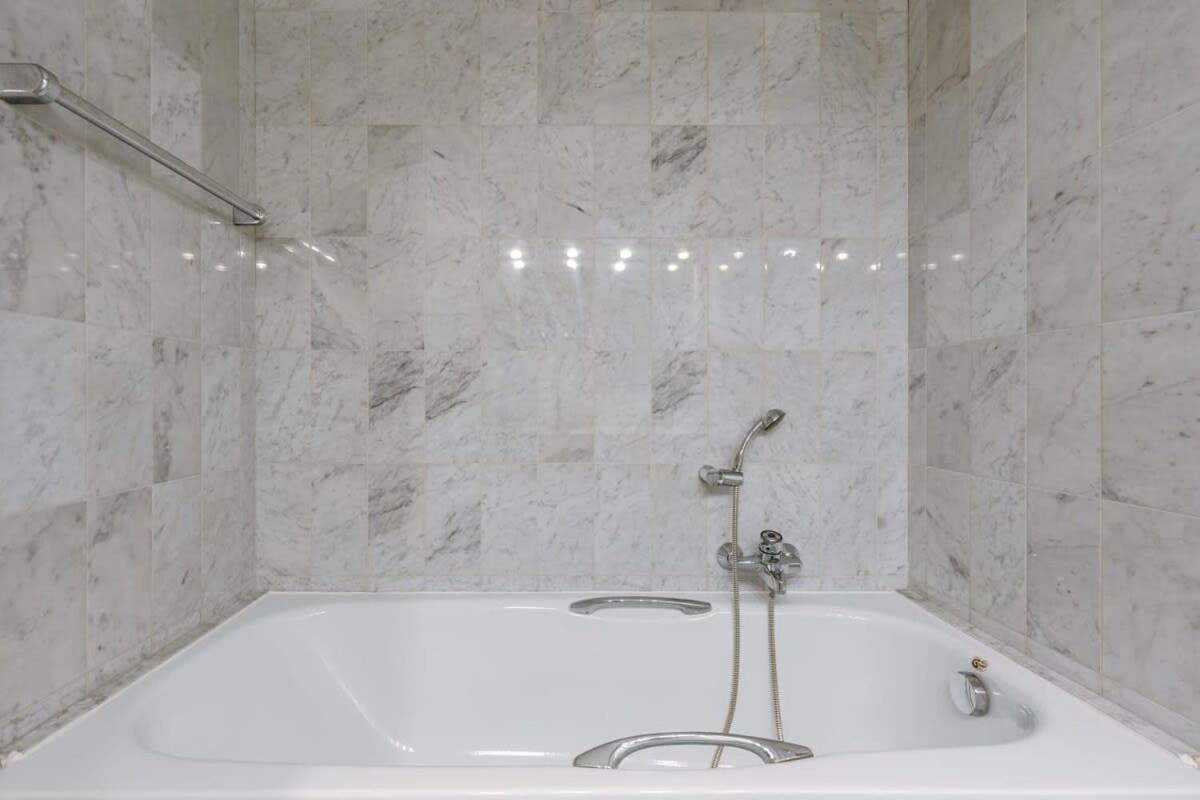 Huswell - Authentic Apartment With Terraces And Parking Кнокке-Хейст Экстерьер фото