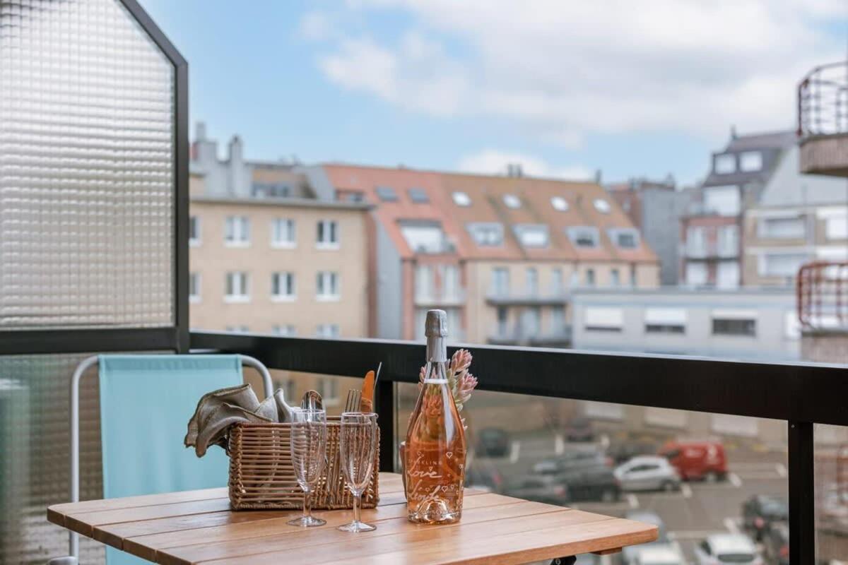Huswell - Authentic Apartment With Terraces And Parking Кнокке-Хейст Экстерьер фото