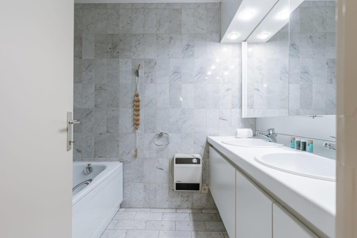 Huswell - Authentic Apartment With Terraces And Parking Кнокке-Хейст Экстерьер фото