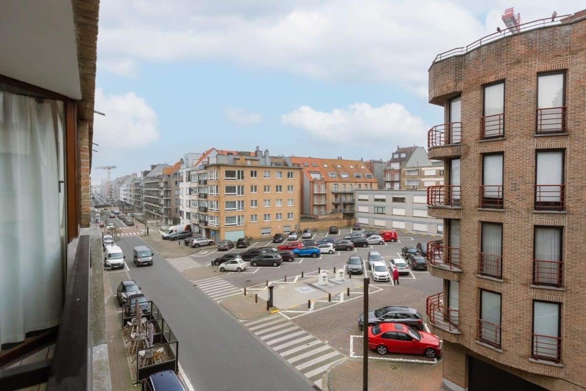 Huswell - Authentic Apartment With Terraces And Parking Кнокке-Хейст Экстерьер фото
